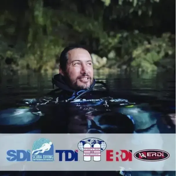 Daniel Gonzales SDI TDI IT Instructor de Buceo en Cuevas y Entrenador