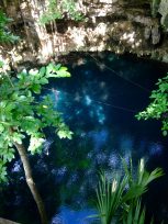 Buceo profundo en Cueva en los Cenotes de Yucatan, México