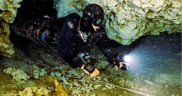 Buceo con reciclador sidemount Liberty - CCR Cenote Minotauro