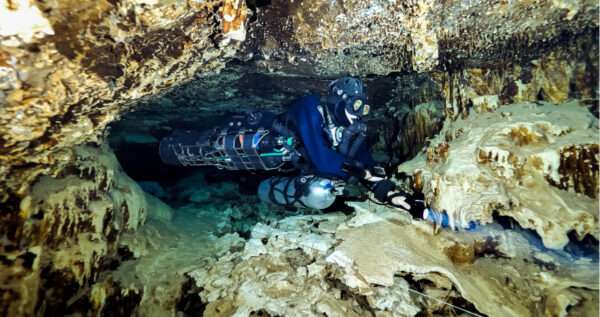 Liberty diving in Cenote Minotauro