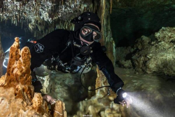 Open circuit cave diving in Mexico