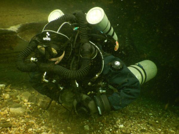 Backmount CCR cave diving - cold water - France